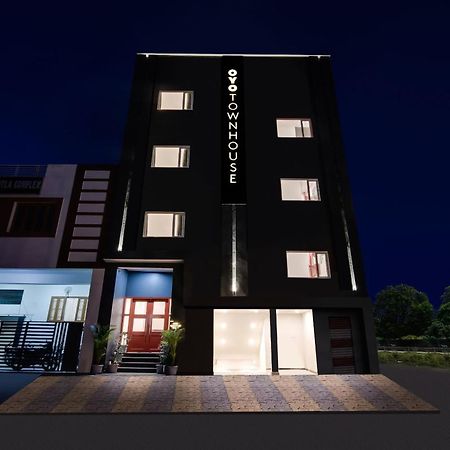 Отель Townhouse The Awadh Airport Near Chaudhary Charan Singh International Airport Bijnaur Экстерьер фото
