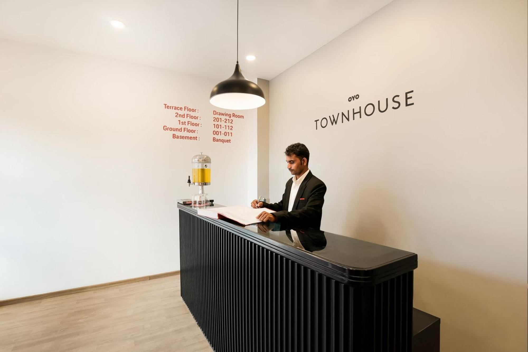 Отель Townhouse The Awadh Airport Near Chaudhary Charan Singh International Airport Bijnaur Экстерьер фото