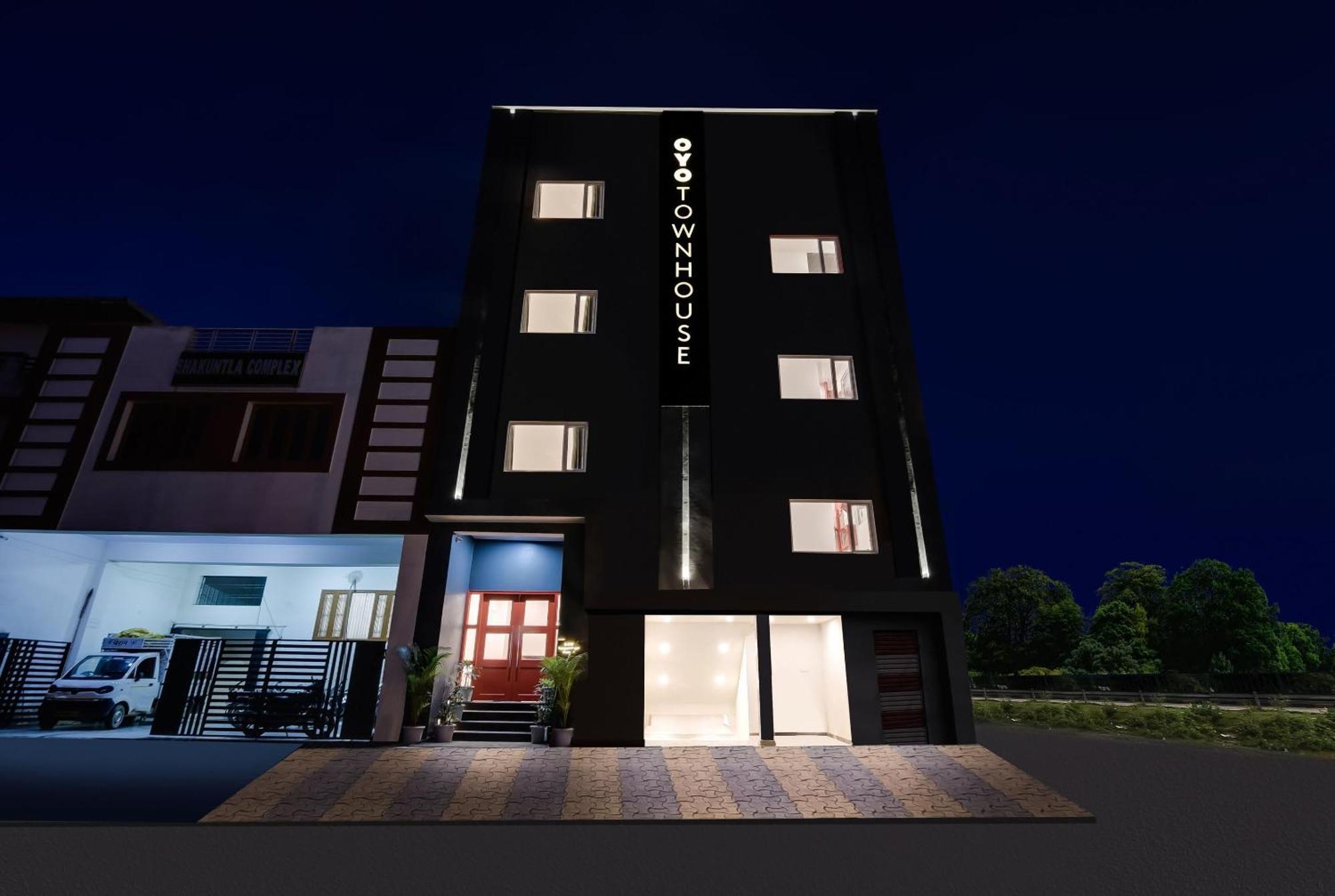 Отель Townhouse The Awadh Airport Near Chaudhary Charan Singh International Airport Bijnaur Экстерьер фото